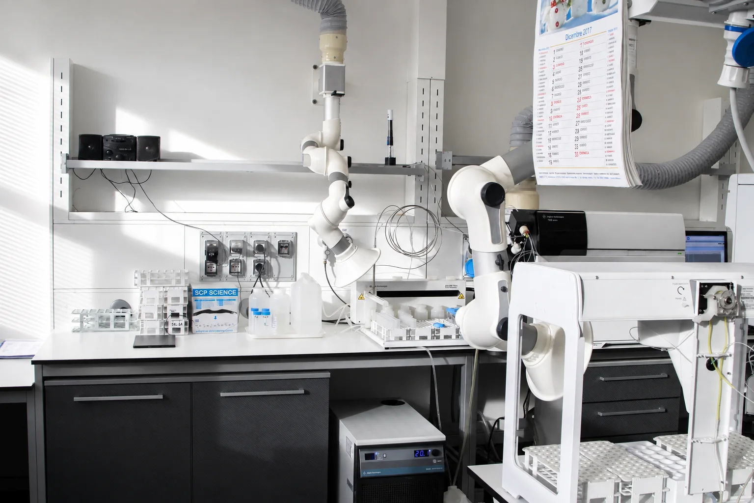 Laboratorio EVO configurato per strumentazione analitica Laboratorio EVO configurato per strumentazione analitica