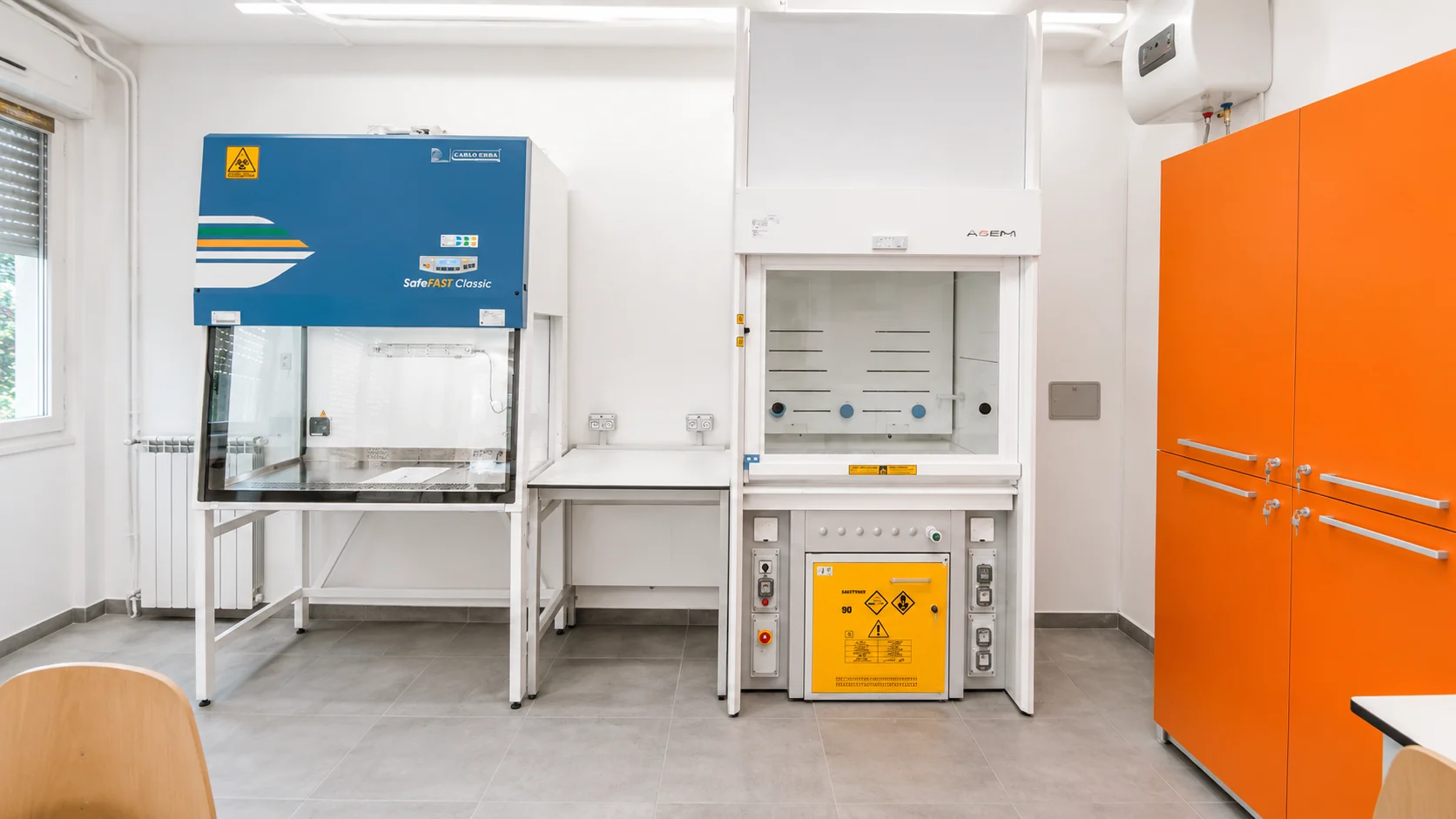 Cappe chimiche e sistemi di contenimento per laboratorio scolastico Cappe chimiche e sistemi di contenimento per laboratorio scolastico