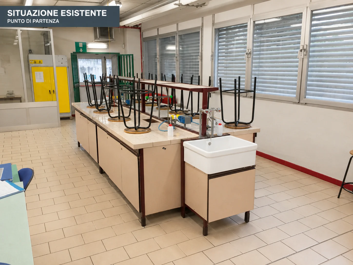 Situazione esistente di un laboratorio scolastico prima della riqualificazione Situazione esistente di un laboratorio scolastico prima della riqualificazione
