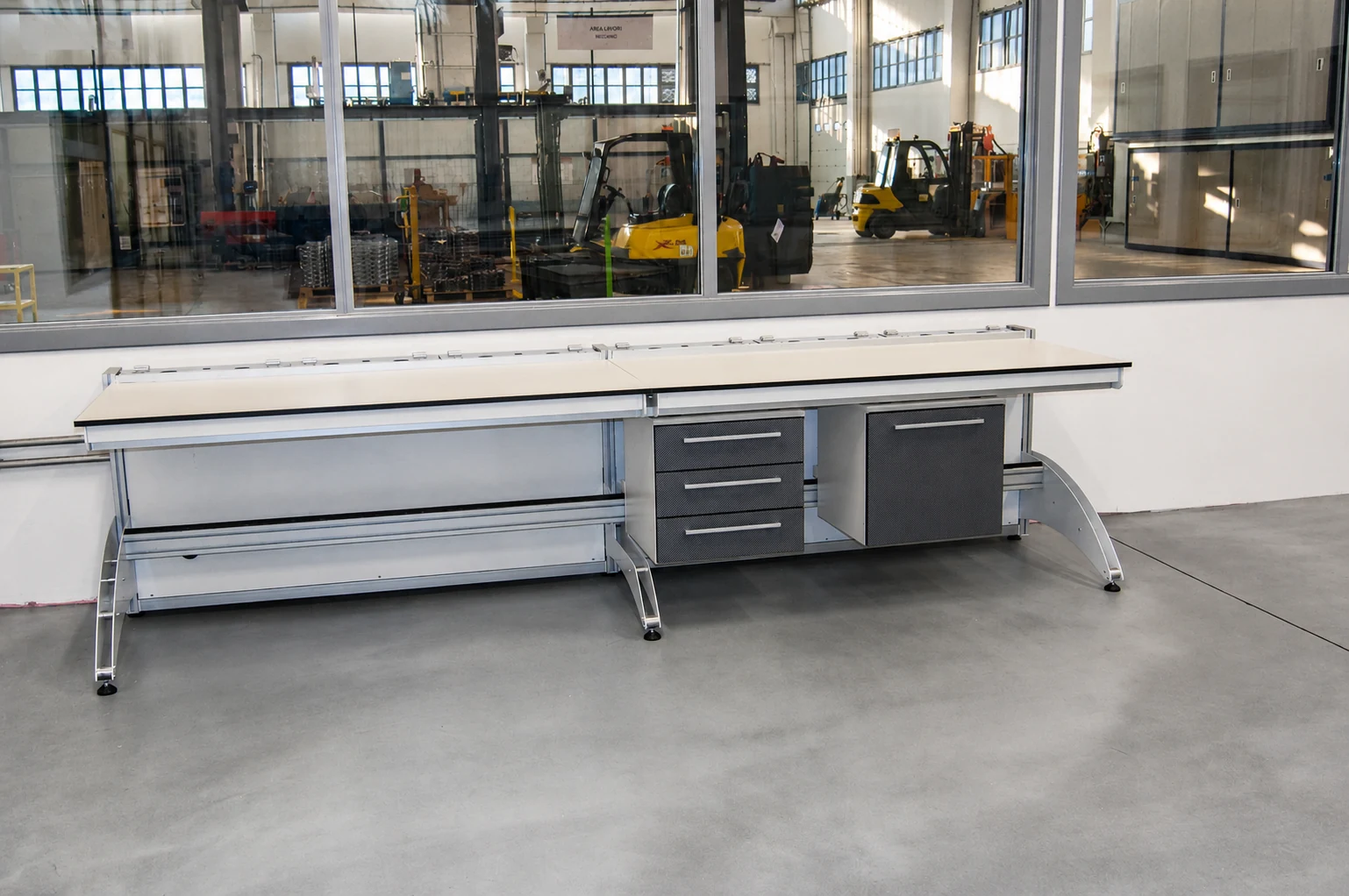 Postazione lineare per laboratorio industriale Postazione lineare per laboratorio industriale