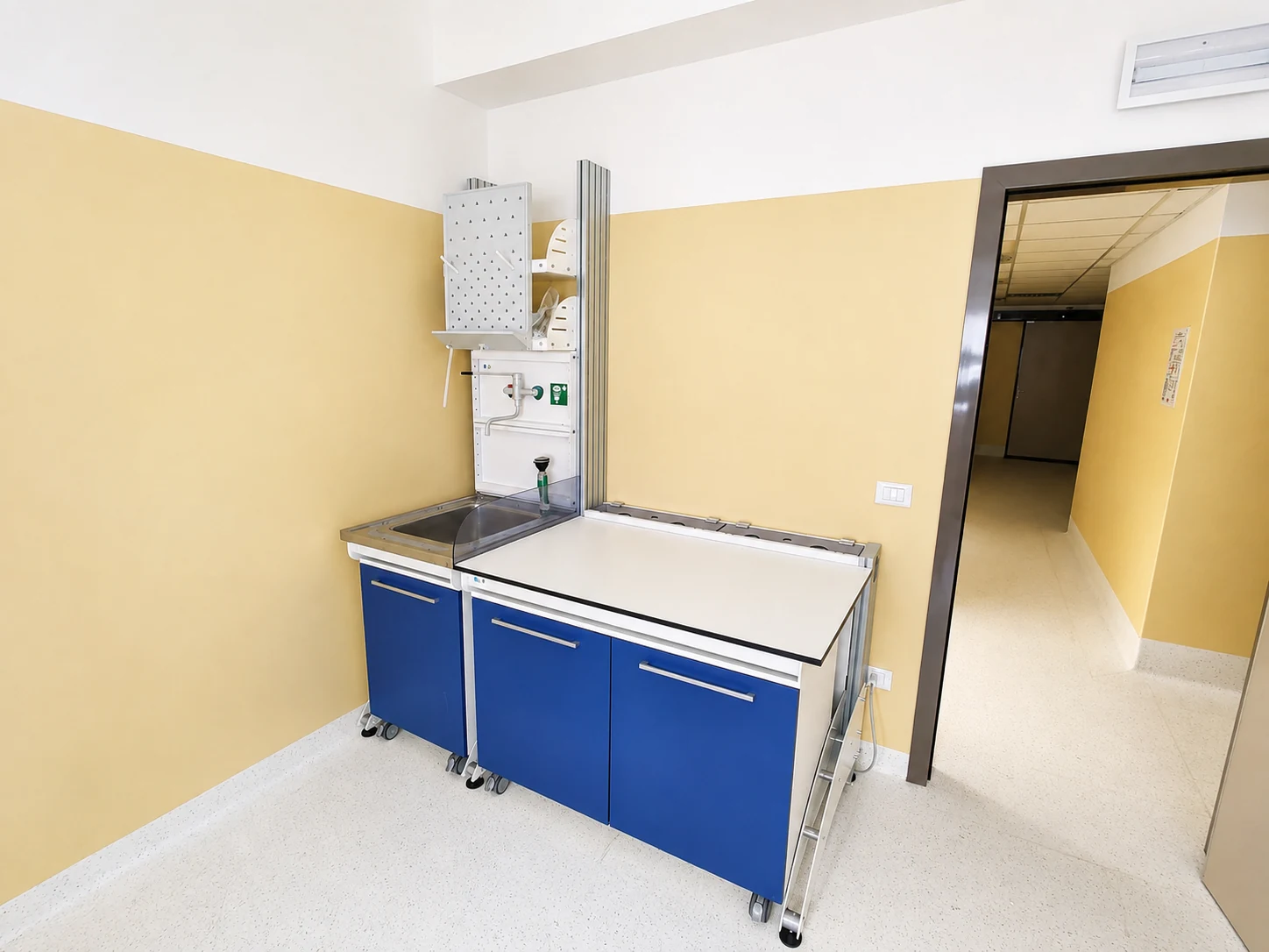Postazione clinica compatta Postazione clinica compatta