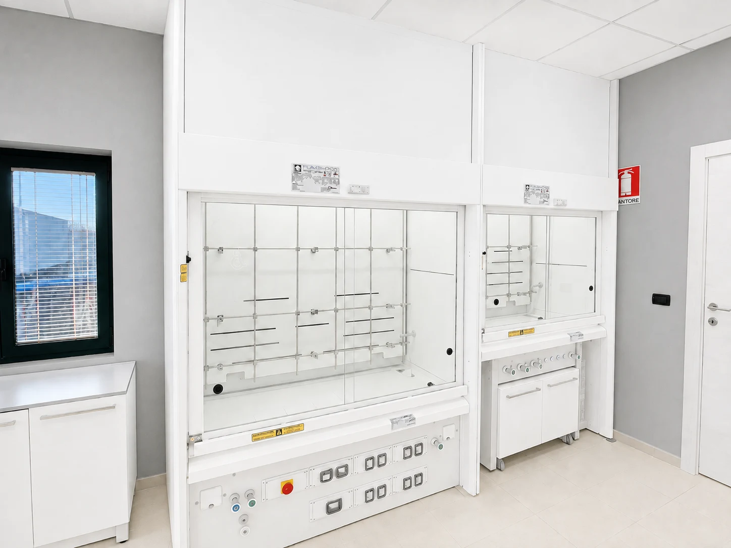 Cappe di sintesi e contenimento ad alta sicurezza Cappe di sintesi e contenimento ad alta sicurezza