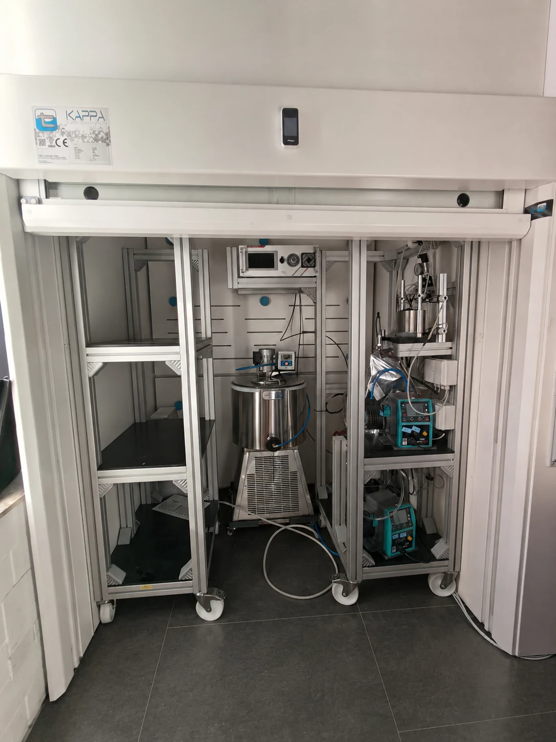 Walk-in attrezzata con strumentazione avanzata Walk-in attrezzata con strumentazione avanzata