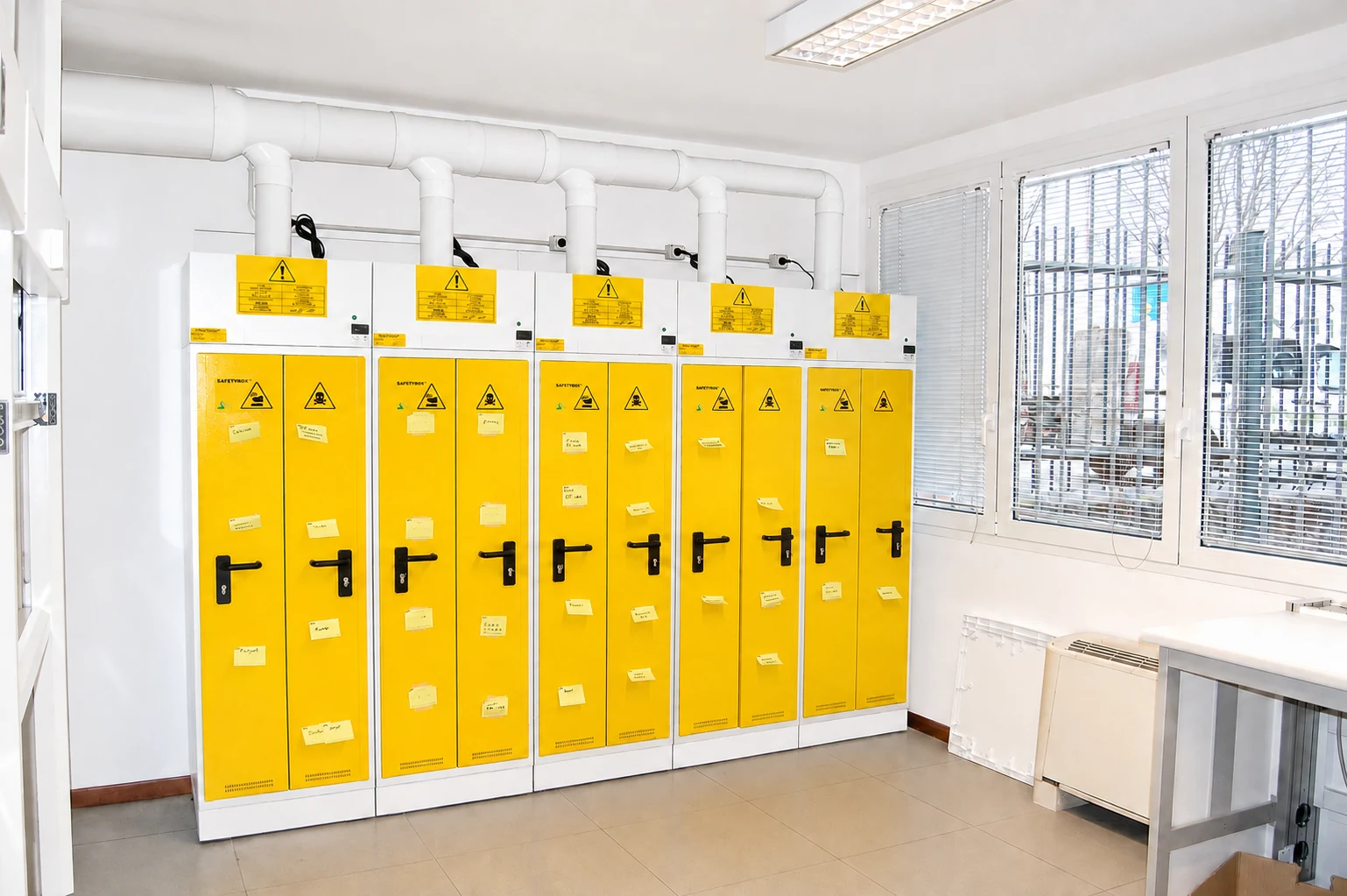 Armadi di sicurezza · laboratorio universitario Armadi di sicurezza · laboratorio universitario