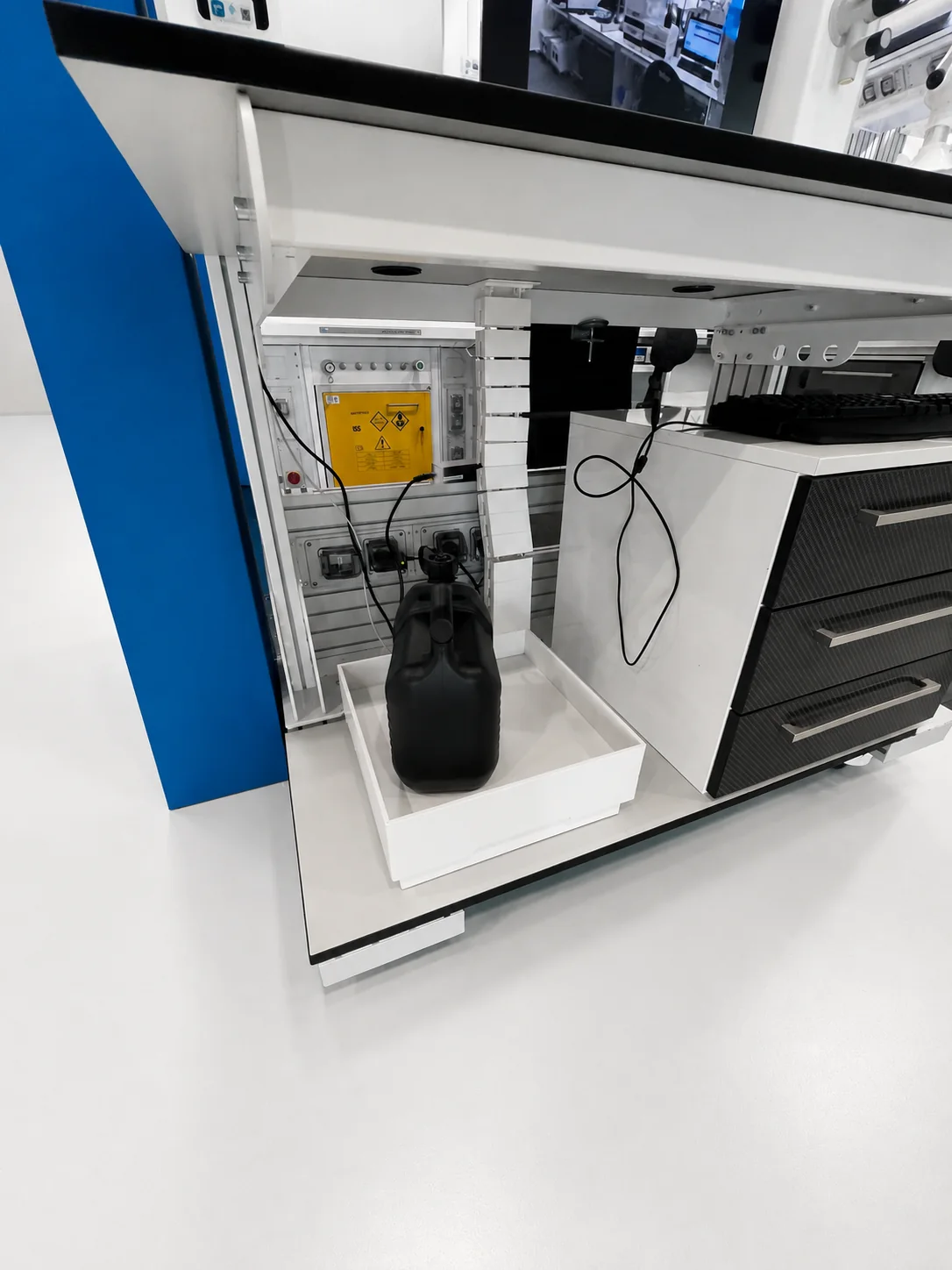 Sistema digitale di pesata integrato nel banco tecnico
